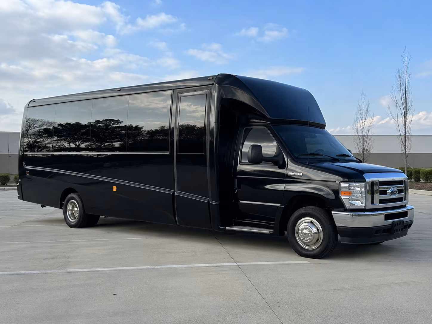 Fort Myers Airport Shuttle & Transportation party bus exterior