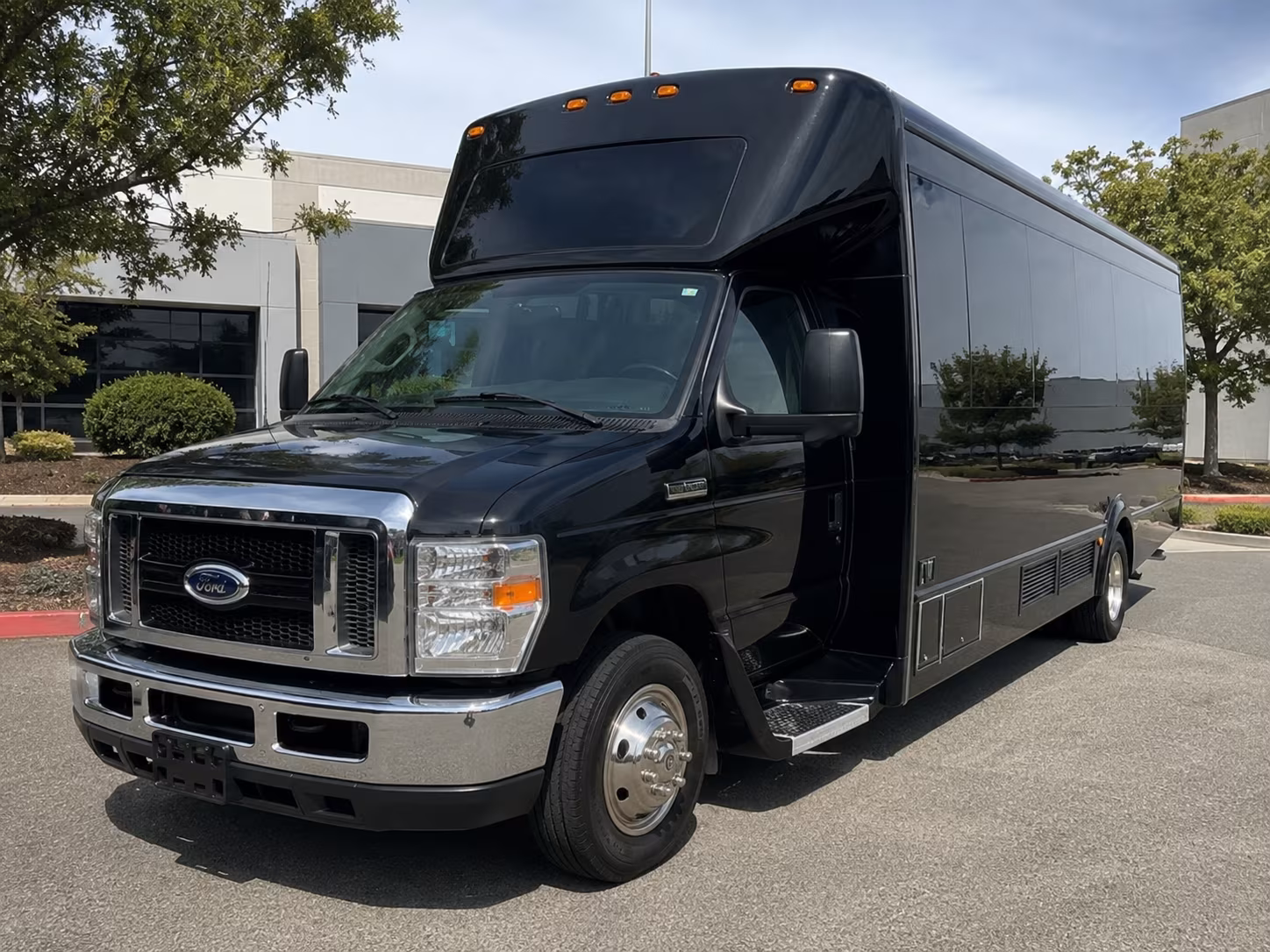 Fort Myers Birthday, Sweet 16, & Quinceañera Transportation onboard seating